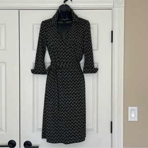 DKNY City Wrap Dress w/Geometrical Design M